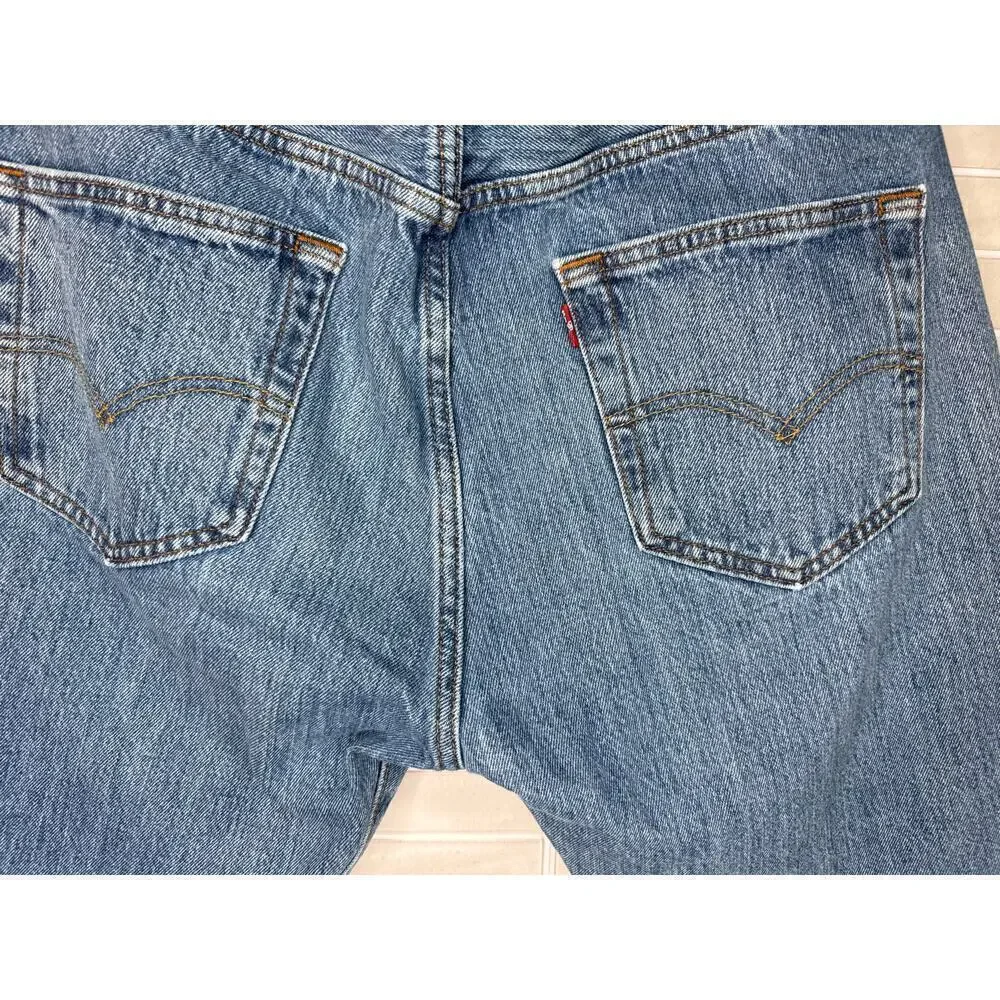 Levi’s Jeans Men’s 33x30 Medium Wash 501 Button Fly 100% Cotton Modern Classic